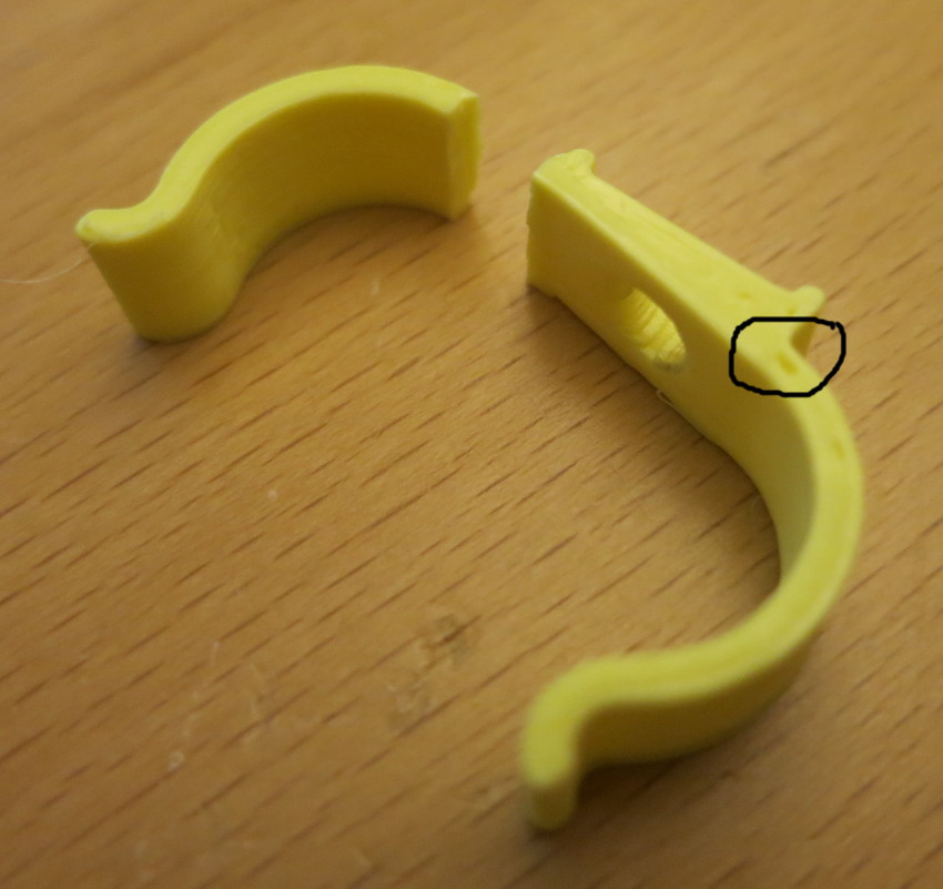 The broken clip, with a void highlighted