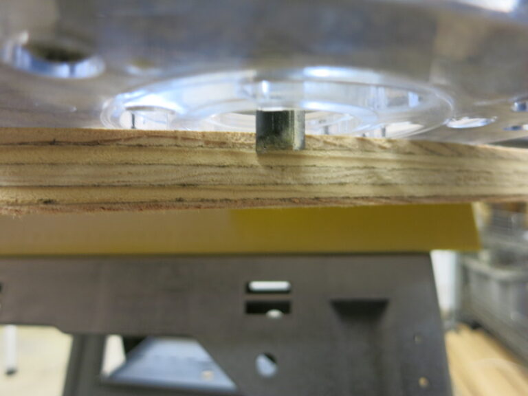 Setting the router to counterbore holes