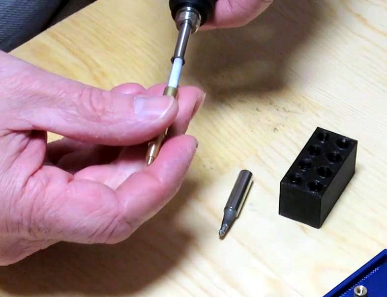 Inserting the heat-set insertion tip