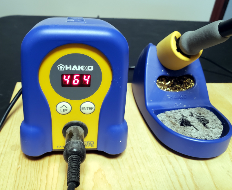 The soldering iron temperature is set to 464° F (240° C)